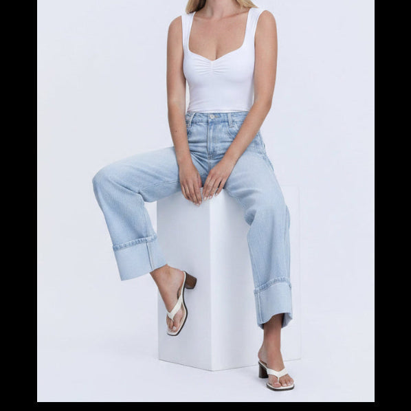 How to Style Wide Leg Jeans for Every Occasion